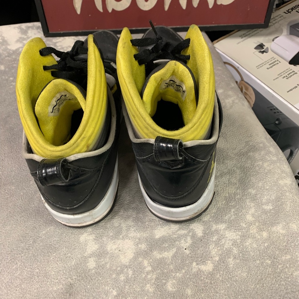 Yellow and black Jordan size 13